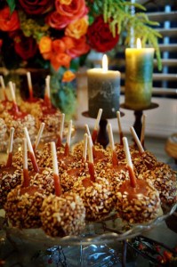 fall-wedding-carmel apples