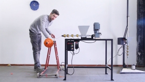 Precious Plastic machine at work