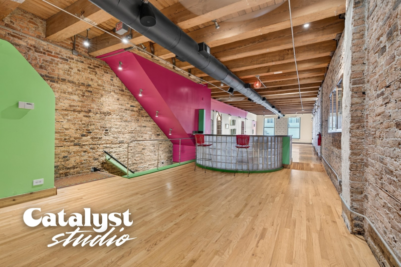 Catalyst_Studio_Entrance-Foyer-Glass-Bar_by360ChicagoTours